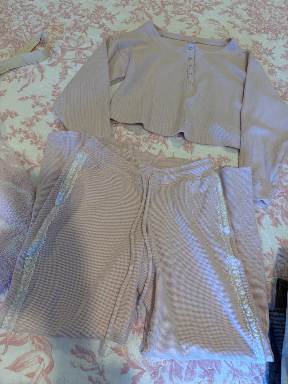 Gilly Hicks Dusty Pink Cropped Henley Top & Lace-Trim Joggers